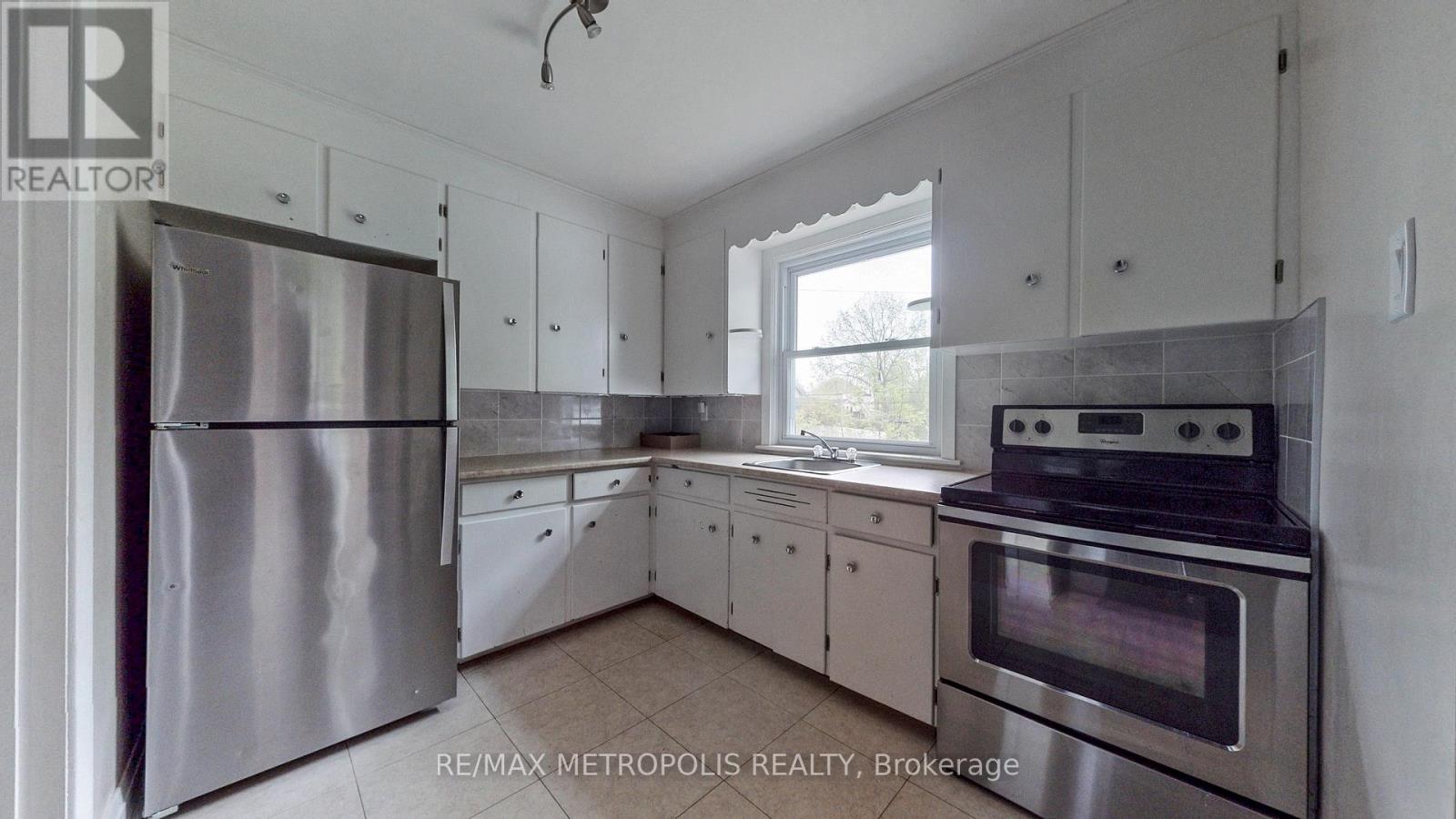 Main - 1020 Brewer Street, Peterborough Central (South), Ontario  K9J 5B4 - Photo 13 - X12260798