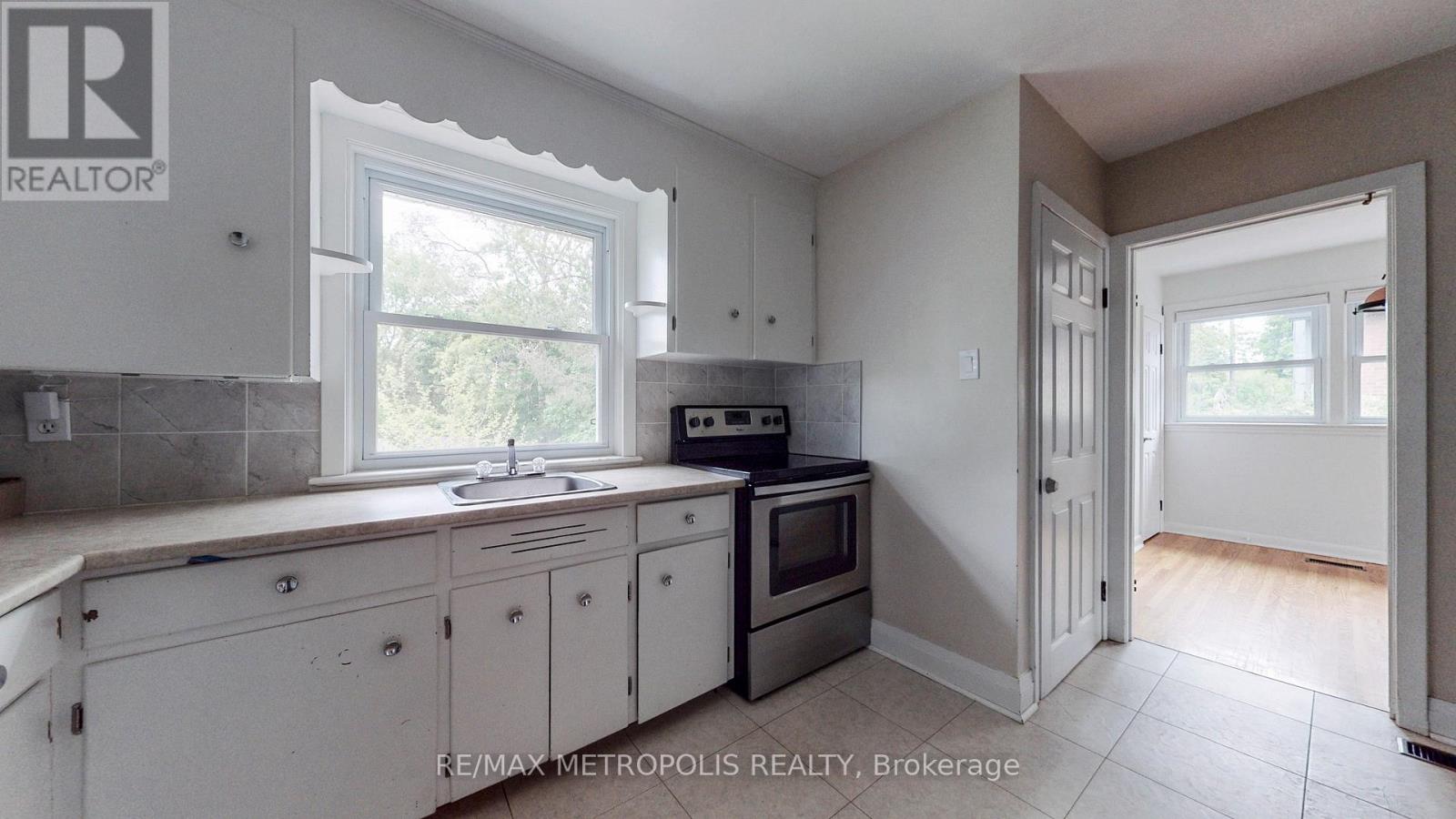 Main - 1020 Brewer Street, Peterborough Central (South), Ontario  K9J 5B4 - Photo 14 - X12260798