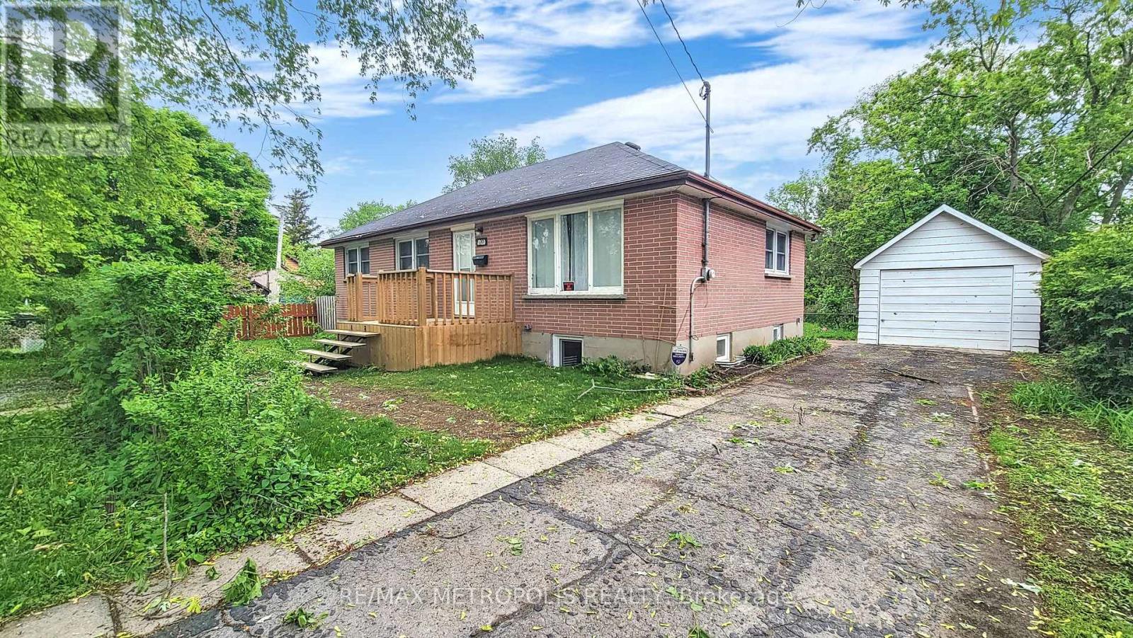 Main - 1020 Brewer Street, Peterborough Central (South), Ontario  K9J 5B4 - Photo 2 - X12260798