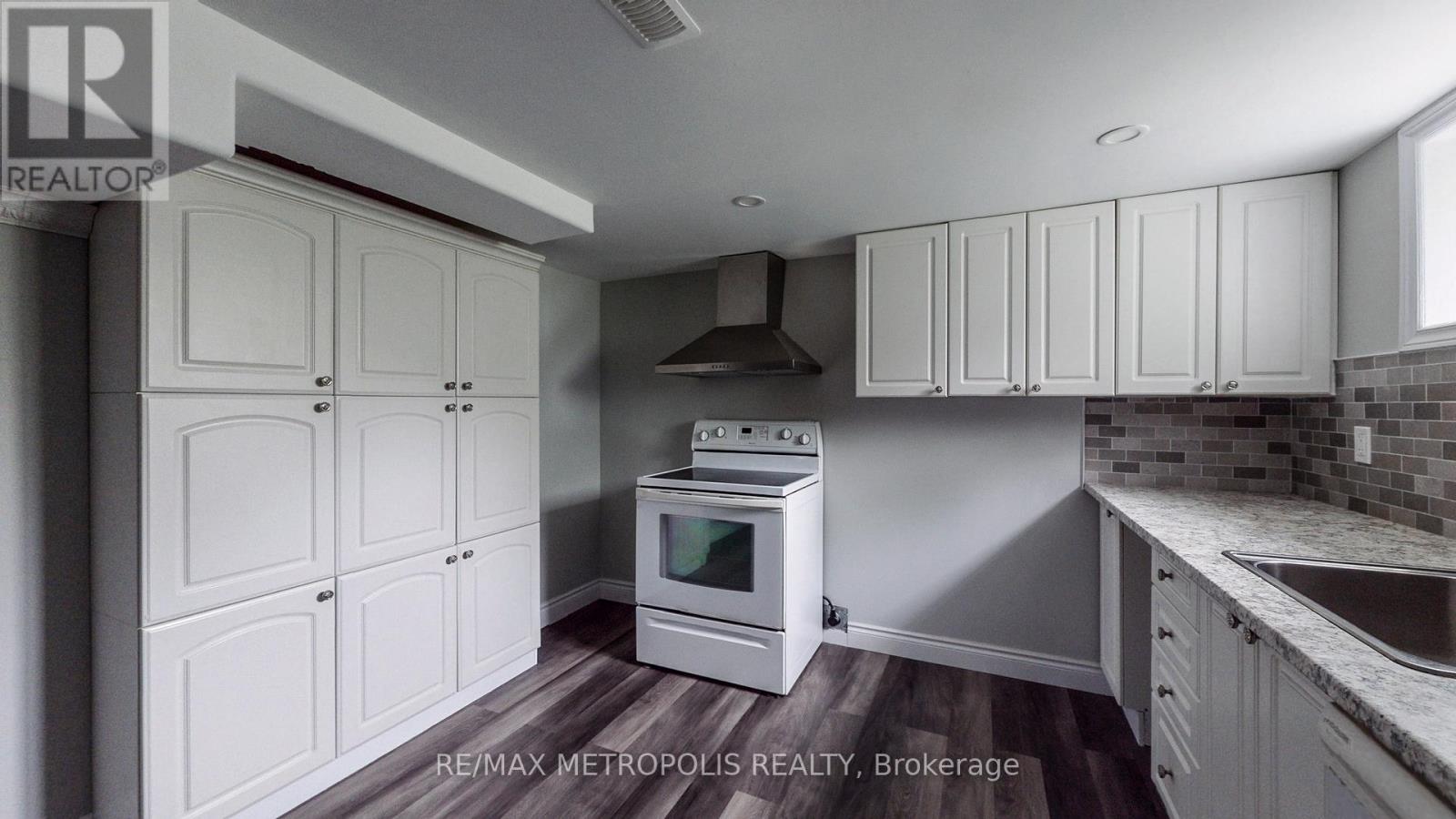 Main - 1020 Brewer Street, Peterborough Central (South), Ontario  K9J 5B4 - Photo 29 - X12260798