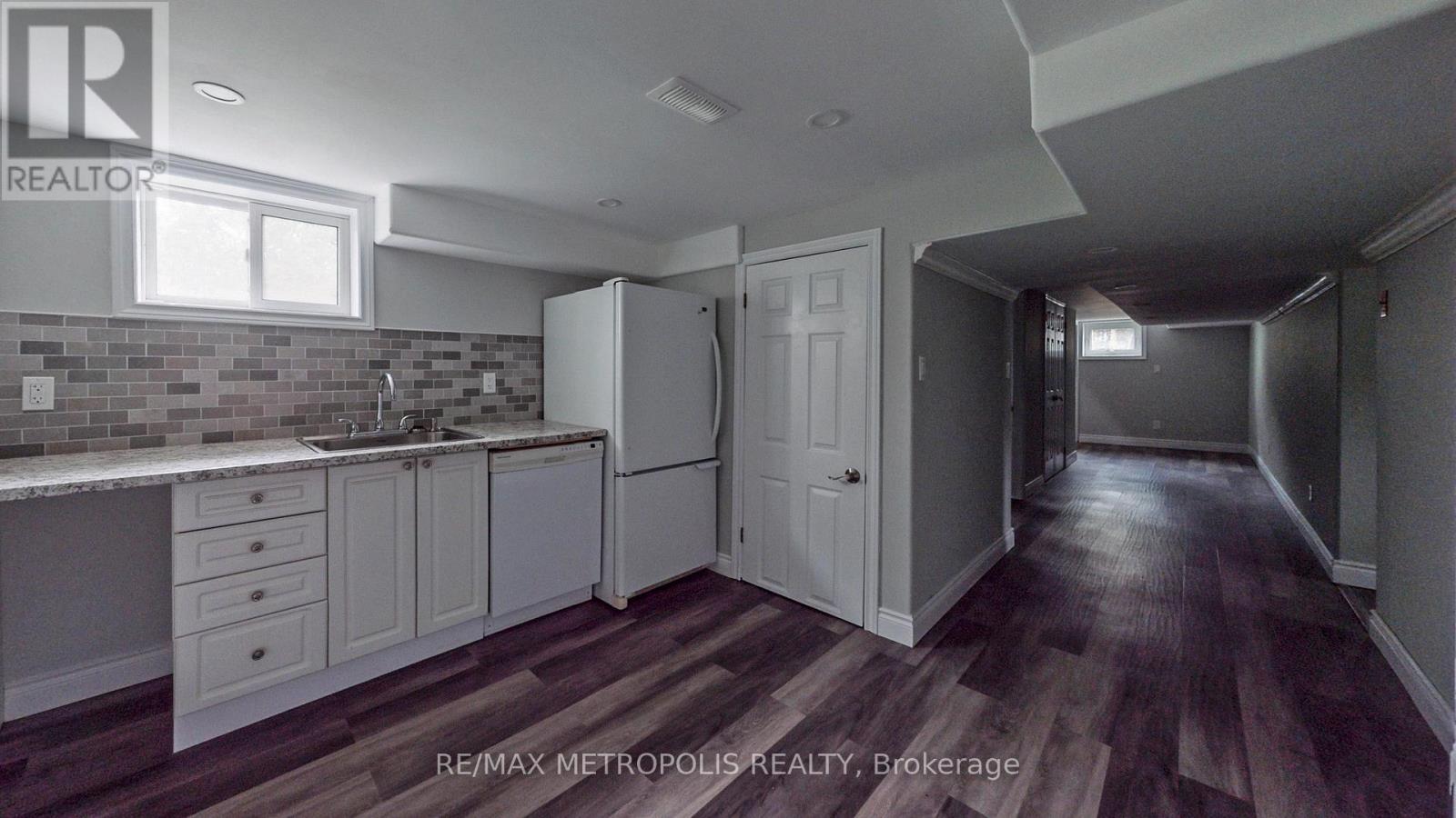 Main - 1020 Brewer Street, Peterborough Central (South), Ontario  K9J 5B4 - Photo 30 - X12260798