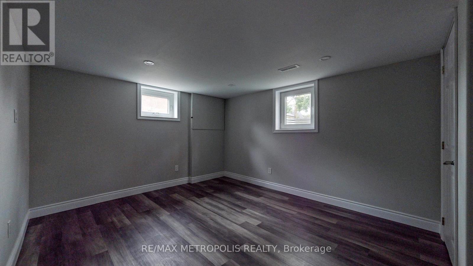 Main - 1020 Brewer Street, Peterborough Central (South), Ontario  K9J 5B4 - Photo 35 - X12260798