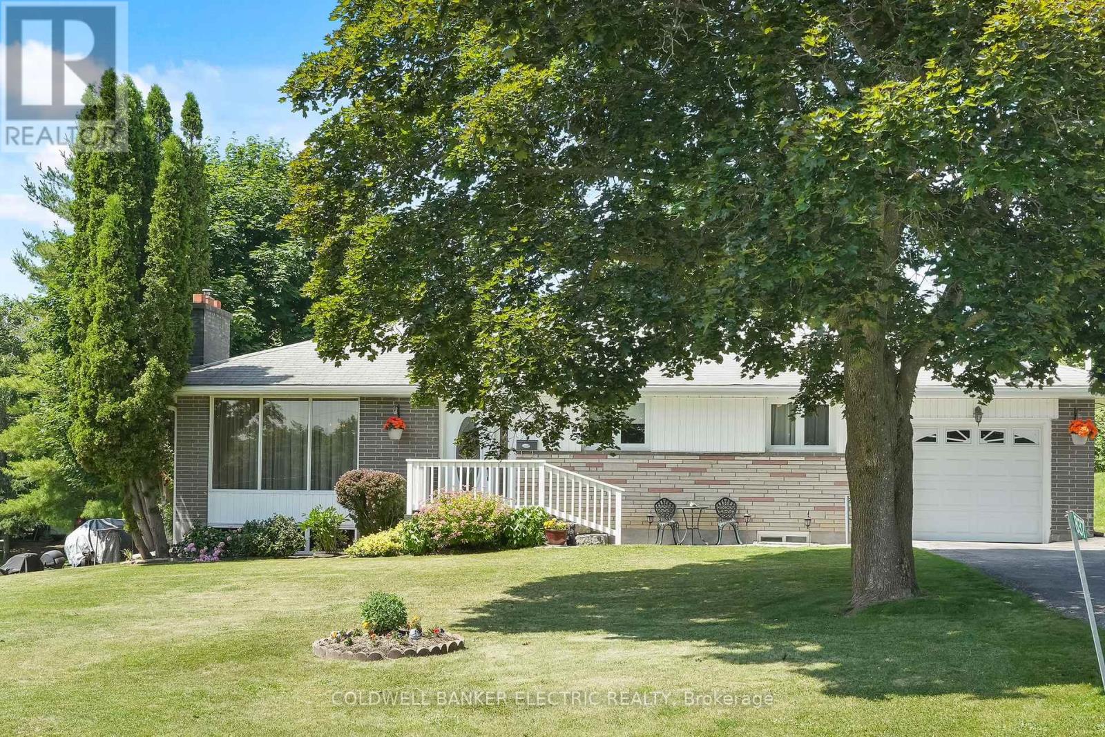837 Kingsdale Drive, Douro-Dummer, Ontario  K9L 1B6 - Photo 4 - X12261082