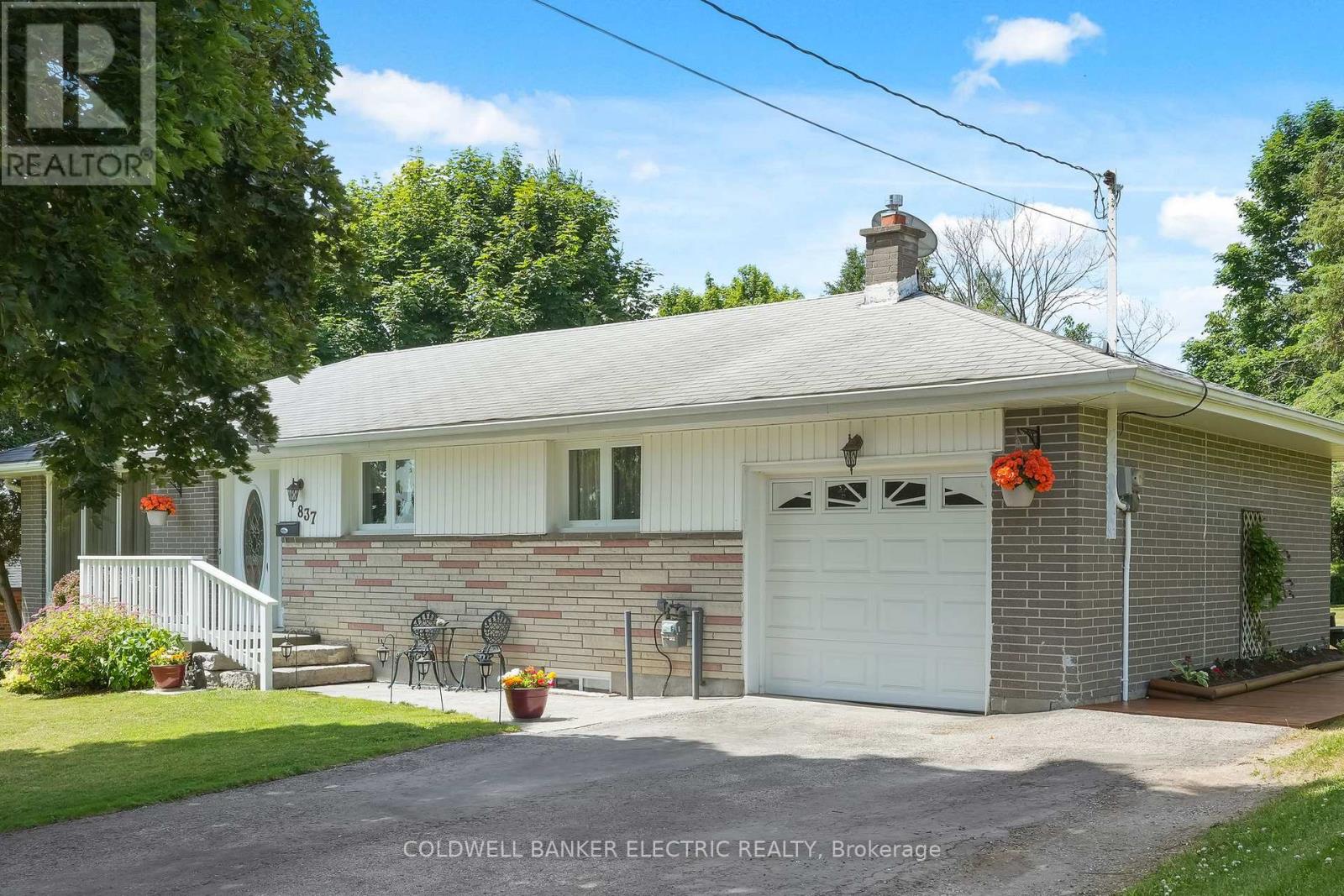 837 Kingsdale Drive, Douro-Dummer, Ontario  K9L 1B6 - Photo 5 - X12261082