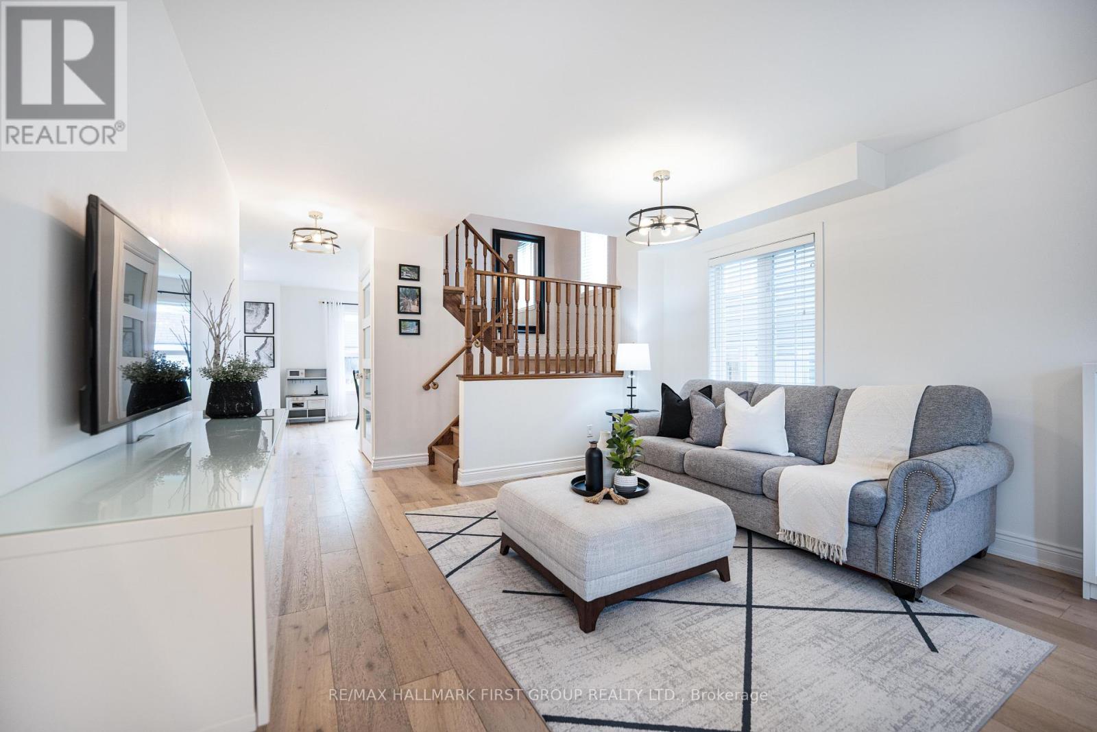 10 Stillwell Lane, Clarington (Newcastle), Ontario  L1B 1R4 - Photo 3 - E12261238