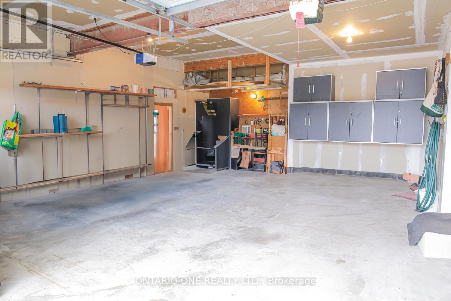 16 Wood Court, Kawartha Lakes (Lindsay), Ontario  K9V 6J4 - Photo 32 - X12261684