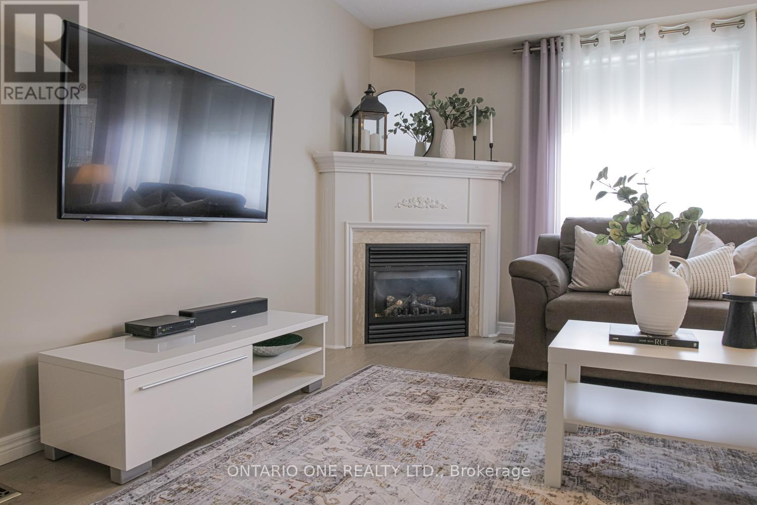 16 Wood Court, Kawartha Lakes (Lindsay), Ontario  K9V 6J4 - Photo 5 - X12261684