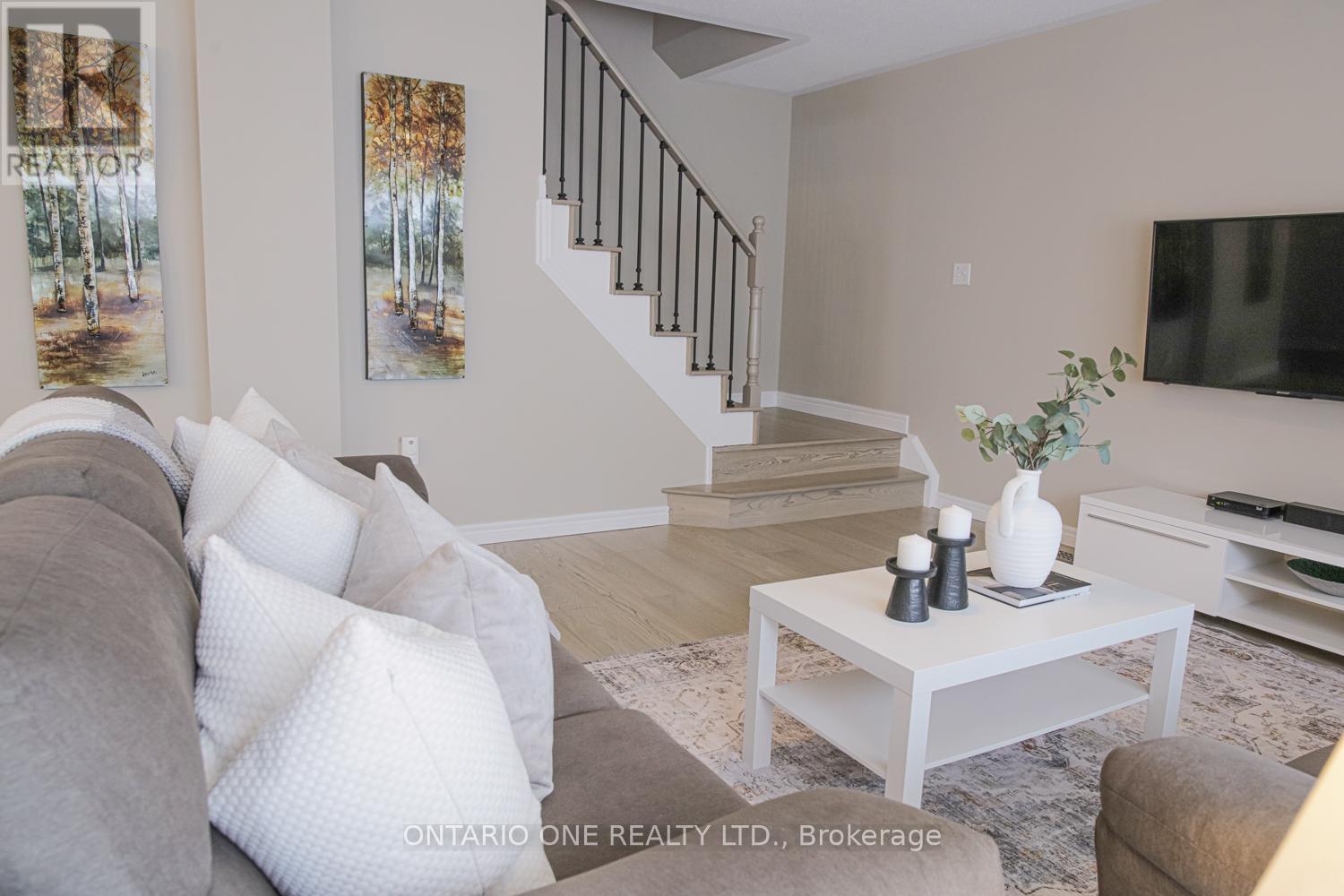 16 Wood Court, Kawartha Lakes (Lindsay), Ontario  K9V 6J4 - Photo 6 - X12261684