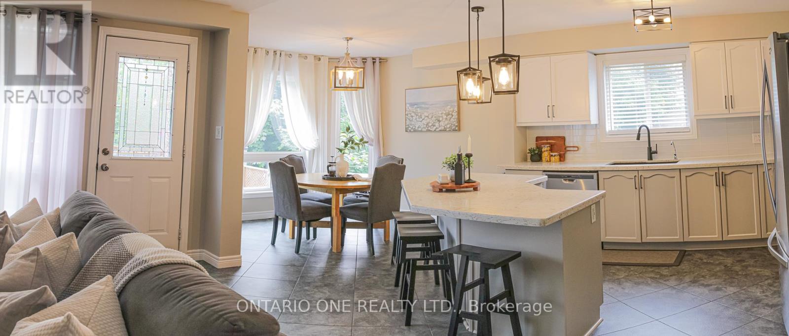 16 Wood Court, Kawartha Lakes (Lindsay), Ontario  K9V 6J4 - Photo 7 - X12261684