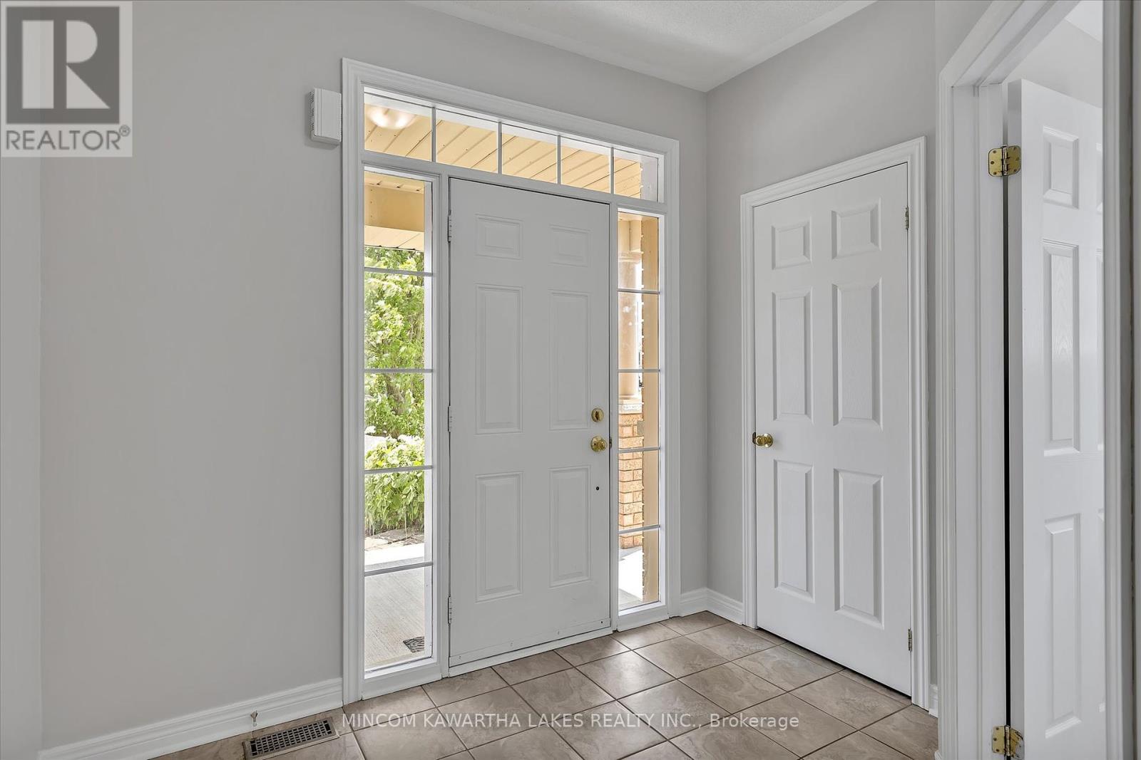 1403 Mcauliffe Lane, Peterborough East (North), Ontario  K9H 0B7 - Photo 5 - X12262318
