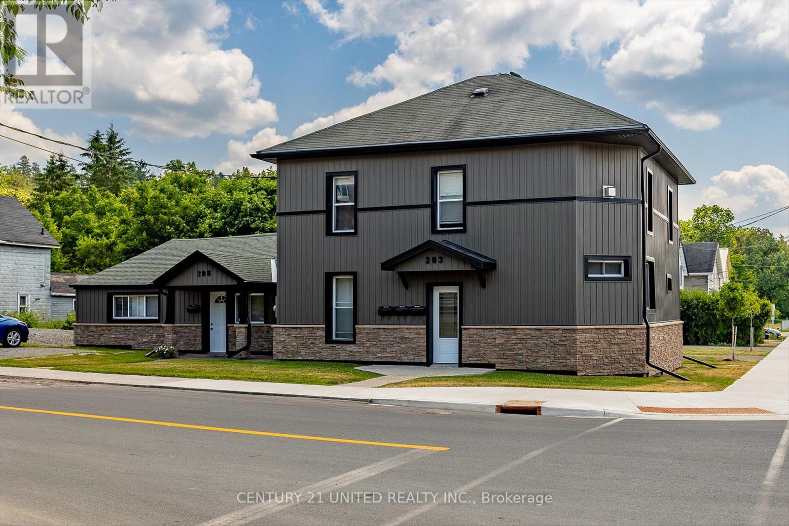 203 CARLISLE AVENUE, peterborough east (central), Ontario