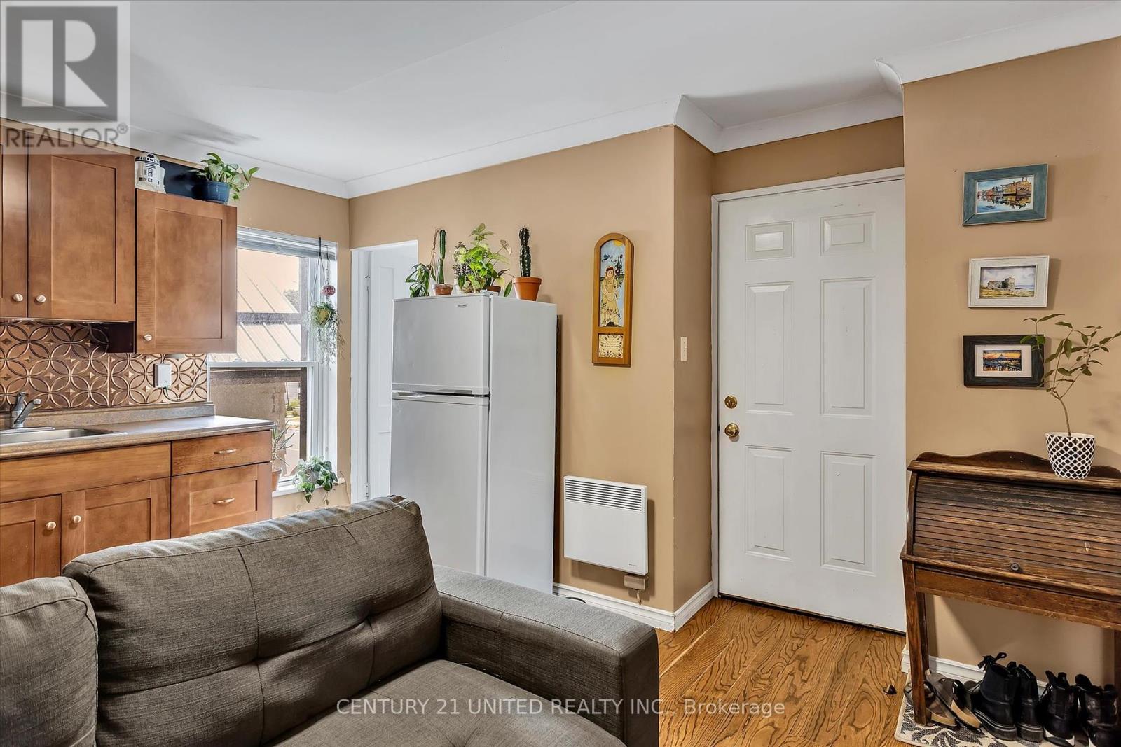 203 Carlisle Avenue, Peterborough East (Central), Ontario  K9H 1J7 - Photo 12 - X12262533