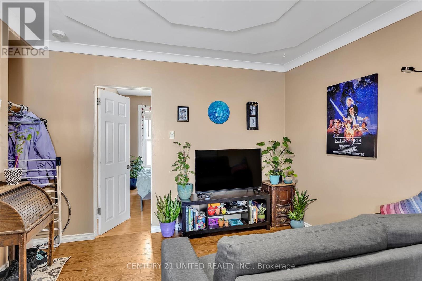 203 Carlisle Avenue, Peterborough East (Central), Ontario  K9H 1J7 - Photo 15 - X12262533