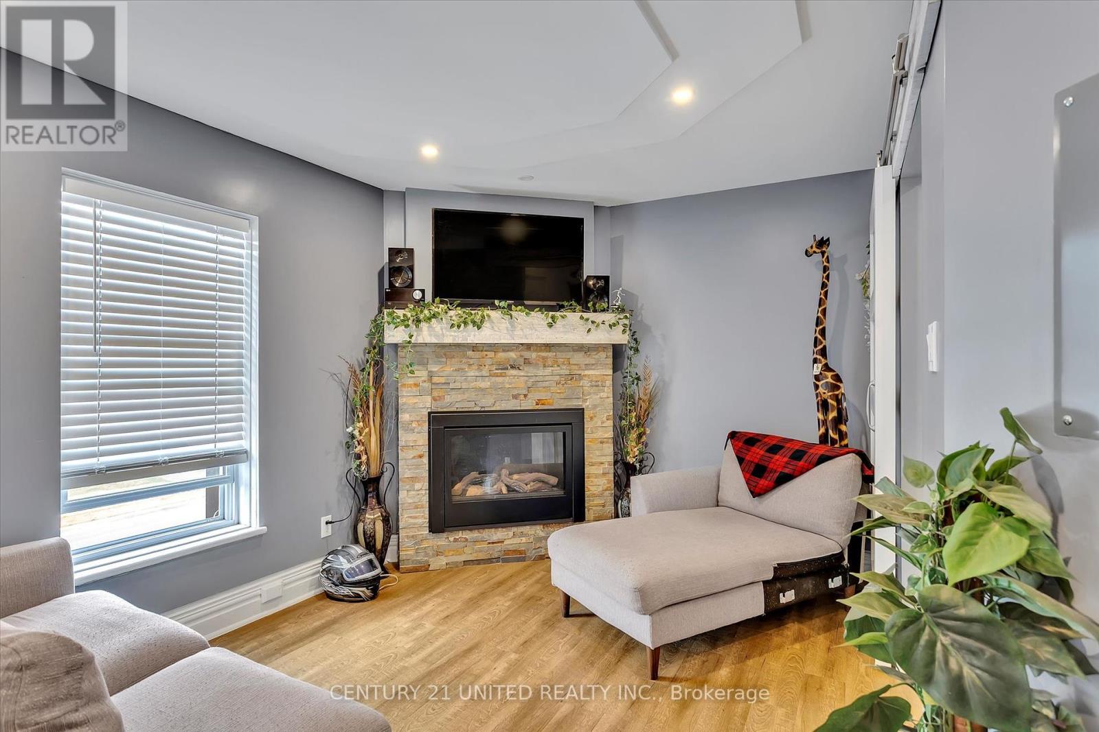 203 Carlisle Avenue, Peterborough East (Central), Ontario  K9H 1J7 - Photo 19 - X12262533