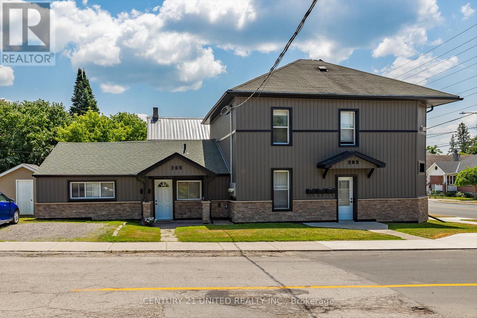 203 Carlisle Avenue, Peterborough East (Central), Ontario  K9H 1J7 - Photo 2 - X12262533