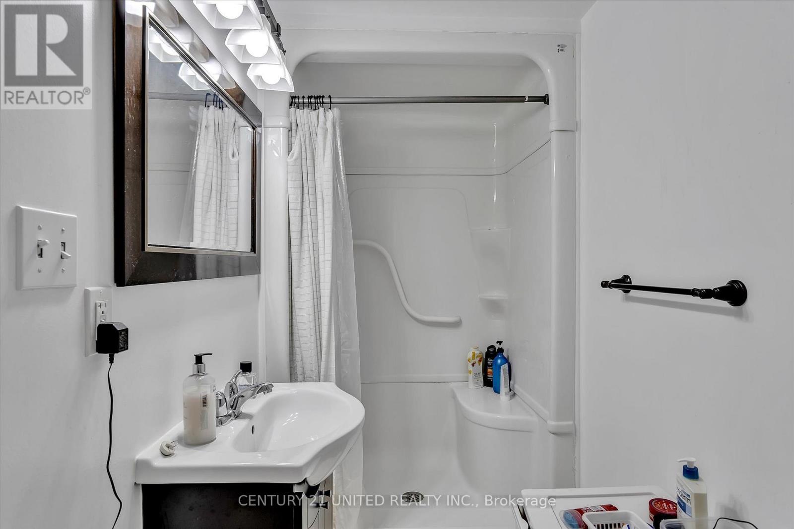 203 Carlisle Avenue, Peterborough East (Central), Ontario  K9H 1J7 - Photo 29 - X12262533