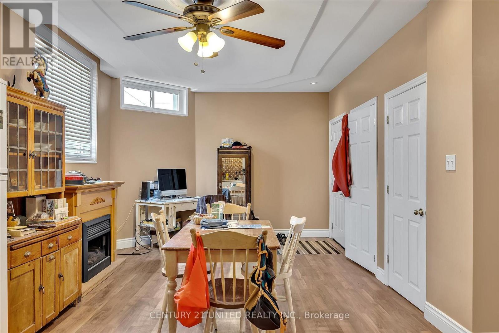 203 Carlisle Avenue, Peterborough East (Central), Ontario  K9H 1J7 - Photo 6 - X12262533