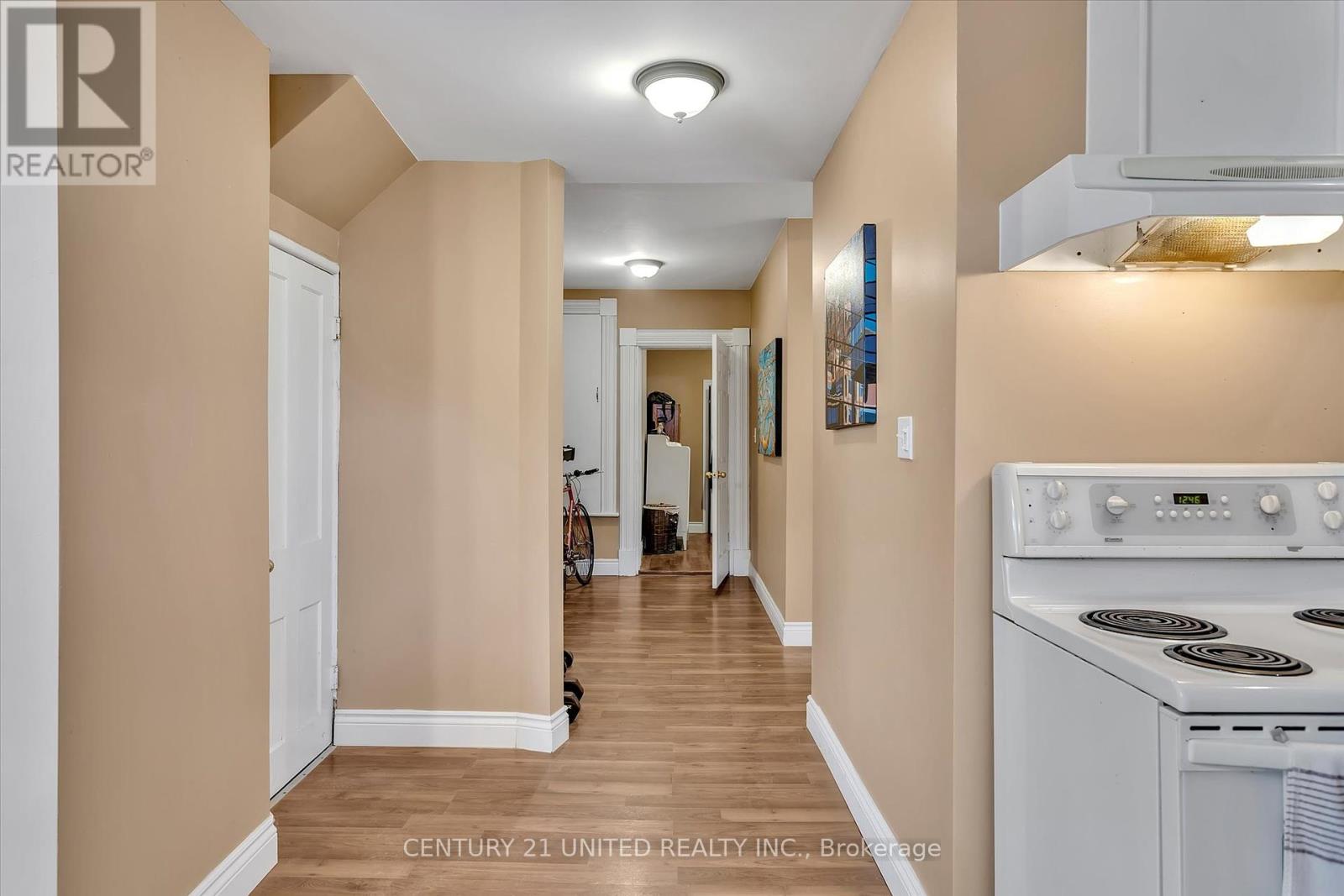 203 Carlisle Avenue, Peterborough East (Central), Ontario  K9H 1J7 - Photo 9 - X12262533