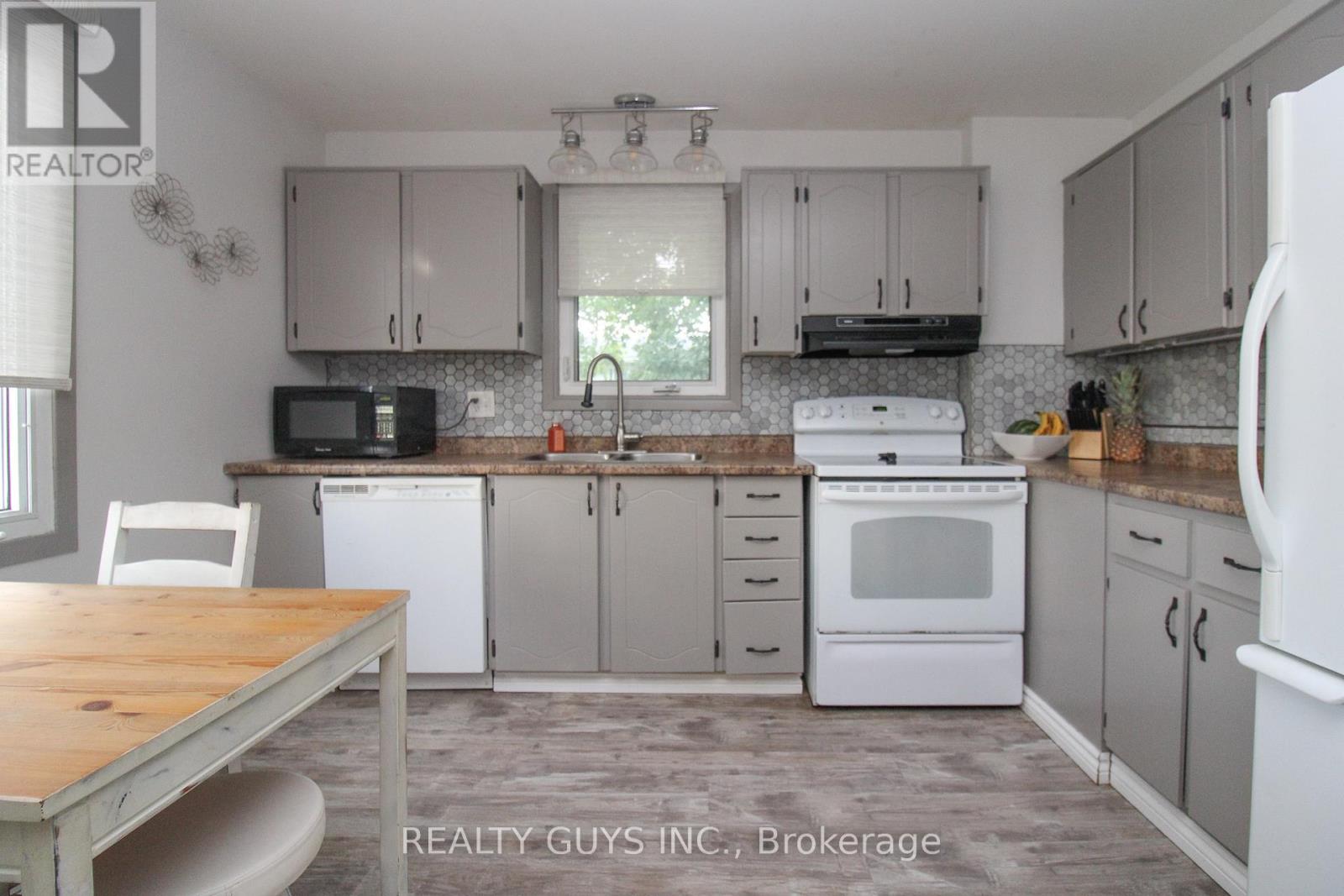 376 Southpark Drive, Peterborough South (East), Ontario  K9J 7Y2 - Photo 14 - X12262744