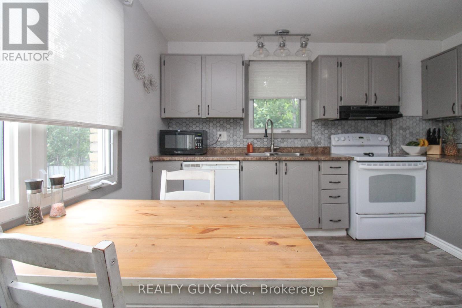 376 Southpark Drive, Peterborough South (East), Ontario  K9J 7Y2 - Photo 17 - X12262744