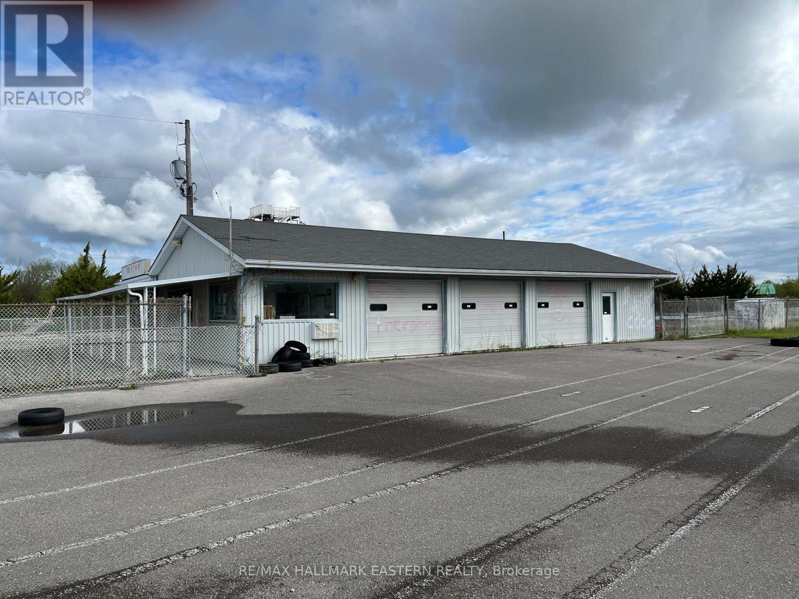 1676 Chemong Road, Selwyn, Ontario  K9J 6X2 - Photo 12 - X12262875