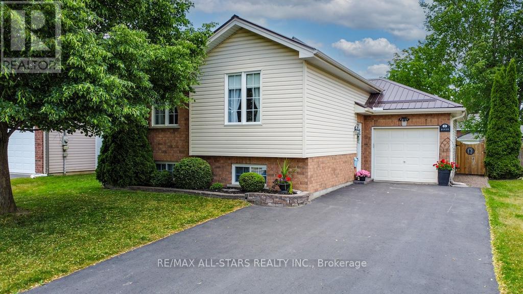 8 Trailway Lane N, Kawartha Lakes (Lindsay), Ontario  K9V 6L3 - Photo 1 - X12263107