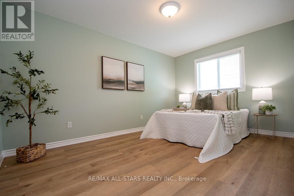 8 Trailway Lane N, Kawartha Lakes (Lindsay), Ontario  K9V 6L3 - Photo 11 - X12263107