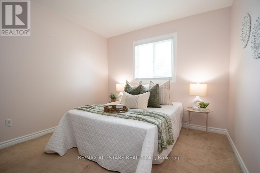 8 Trailway Lane N, Kawartha Lakes (Lindsay), Ontario  K9V 6L3 - Photo 13 - X12263107