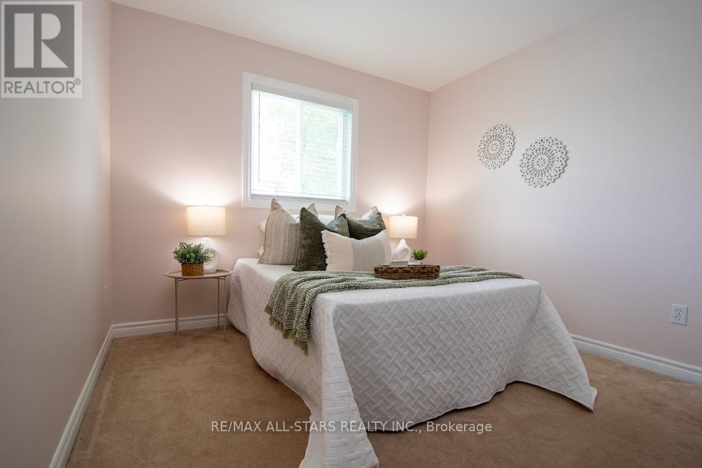 8 Trailway Lane N, Kawartha Lakes (Lindsay), Ontario  K9V 6L3 - Photo 14 - X12263107