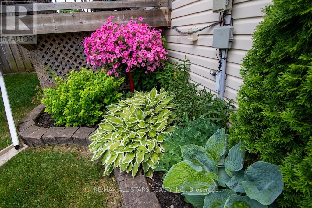 8 Trailway Lane N, Kawartha Lakes (Lindsay), Ontario  K9V 6L3 - Photo 23 - X12263107
