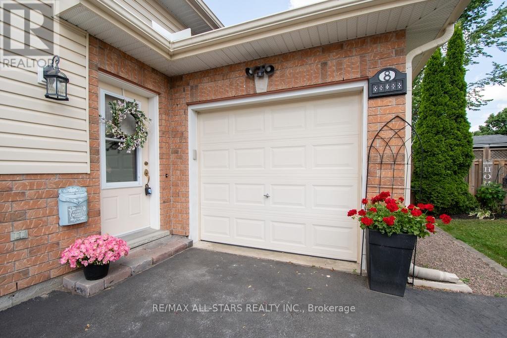 8 Trailway Lane N, Kawartha Lakes (Lindsay), Ontario  K9V 6L3 - Photo 3 - X12263107