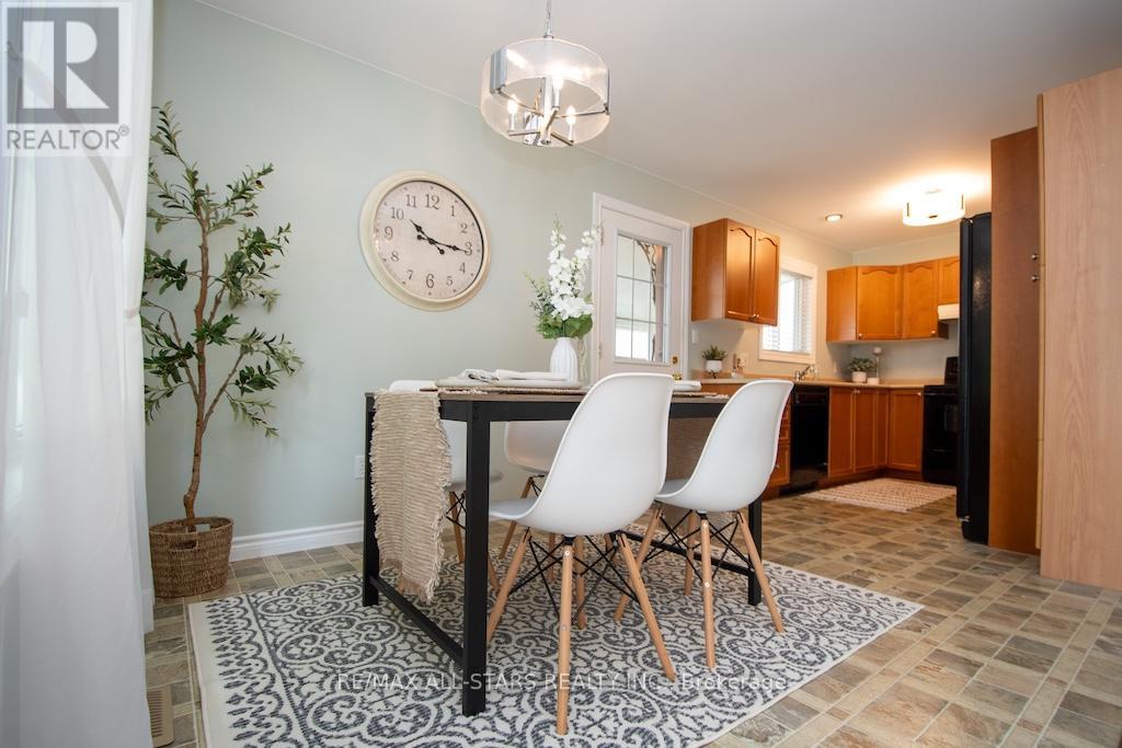 8 Trailway Lane N, Kawartha Lakes (Lindsay), Ontario  K9V 6L3 - Photo 7 - X12263107