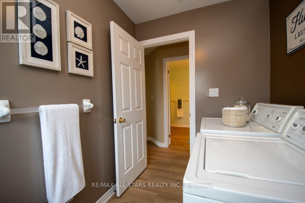 8 Trailway Lane N, Kawartha Lakes (Lindsay), Ontario  K9V 6L3 - Photo 9 - X12263107