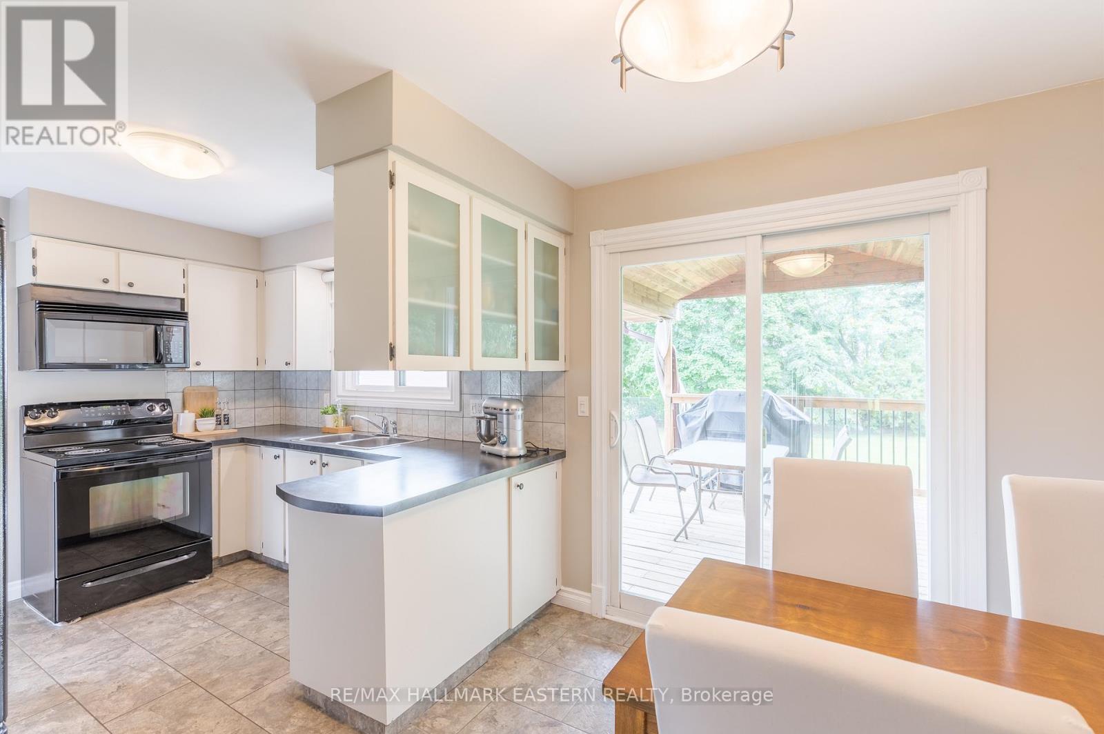 815 Stewart Drive, Peterborough South (East), Ontario  K9J 7R3 - Photo 11 - X12263646