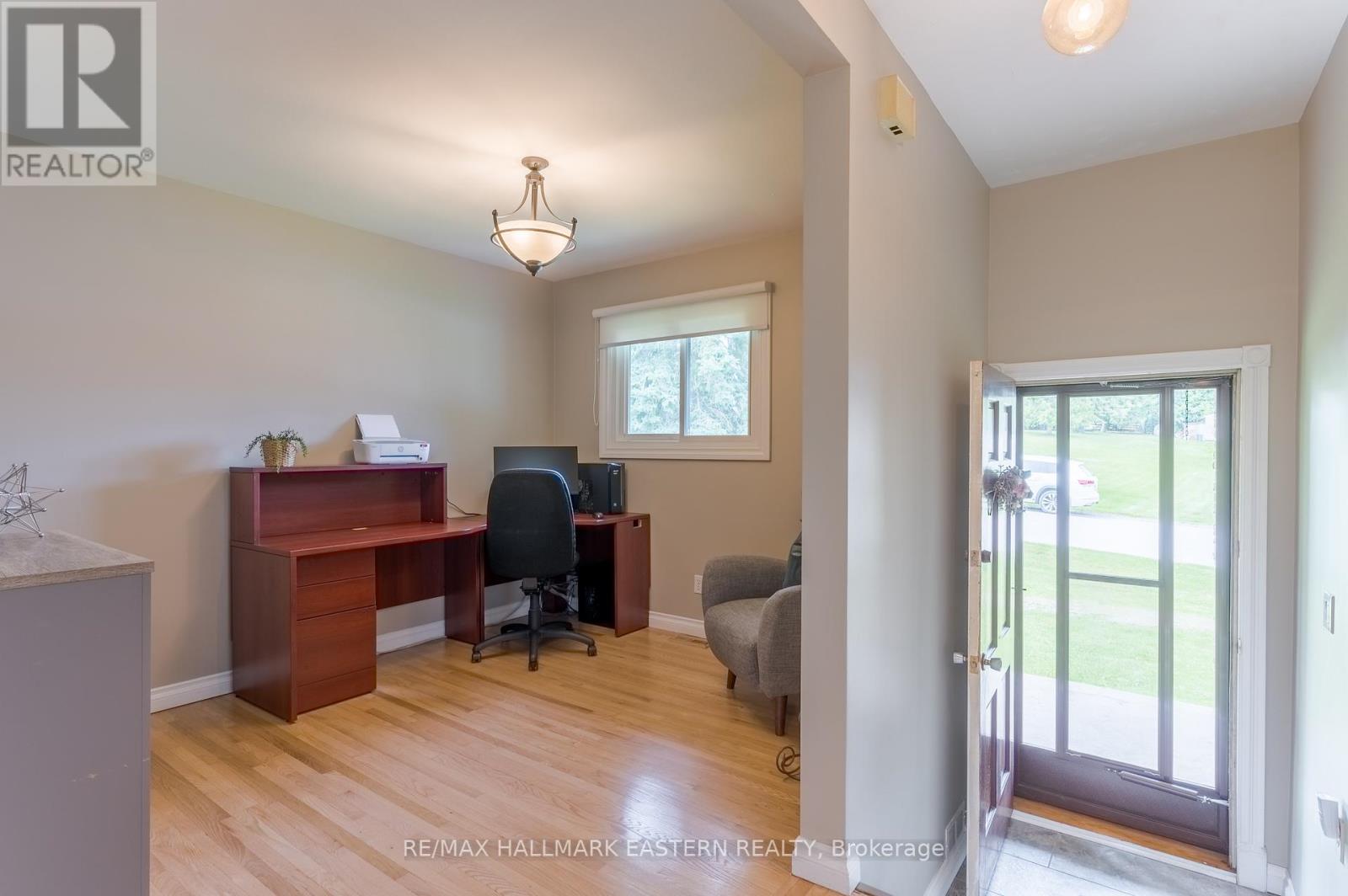 815 Stewart Drive, Peterborough South (East), Ontario  K9J 7R3 - Photo 3 - X12263646