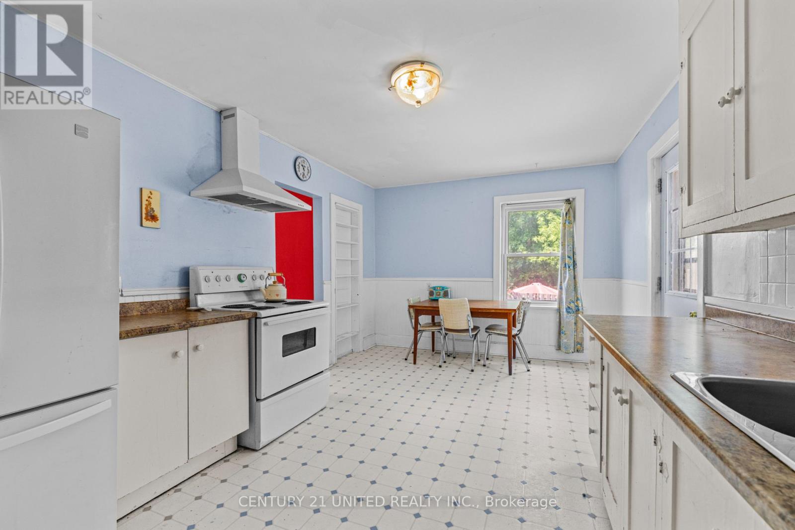 14 Kirk Street, Peterborough Central (North), Ontario  K9H 2R7 - Photo 8 - X12263984