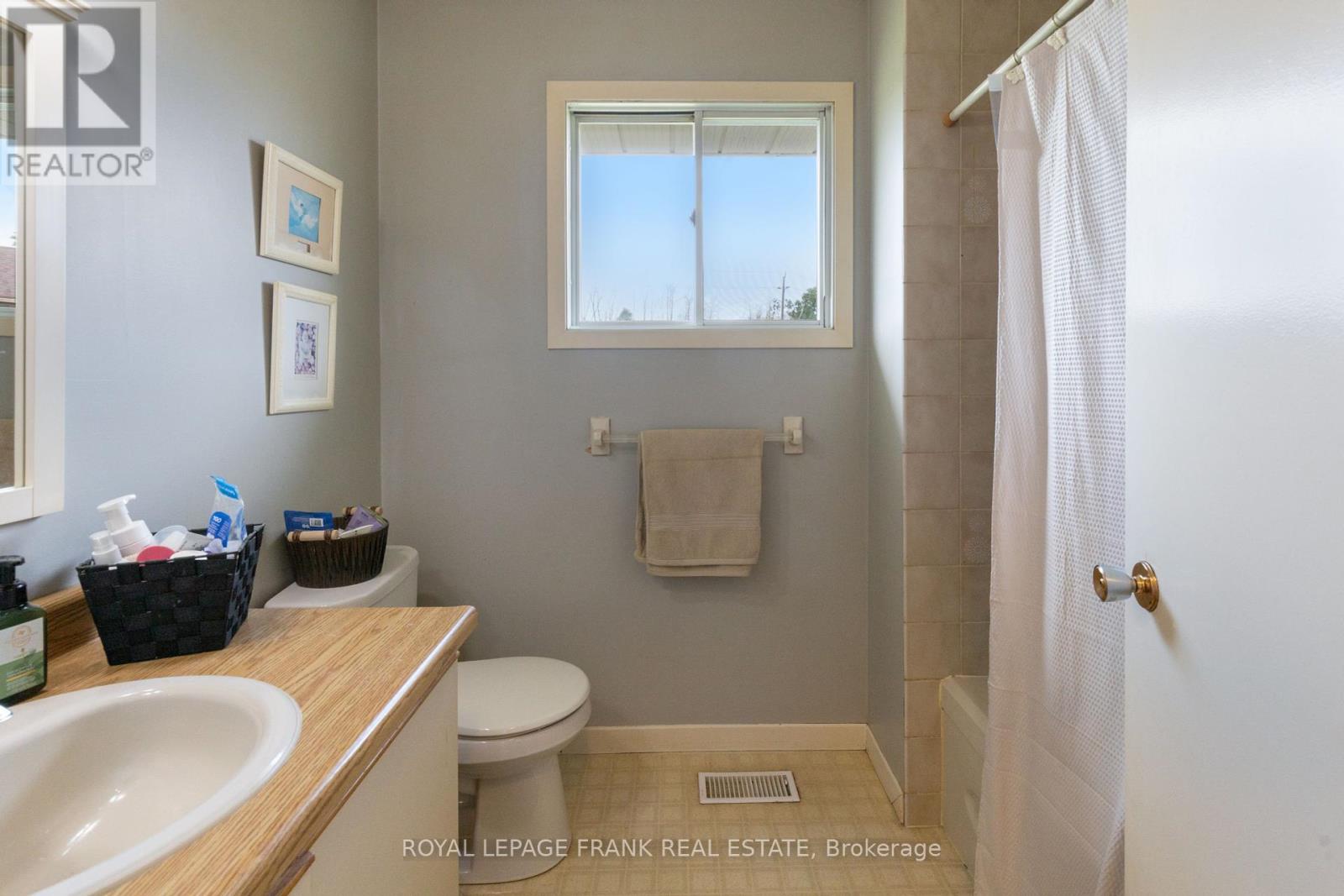 2558 Foxmeadow Road, Peterborough East (South), Ontario  K9L 1X2 - Photo 24 - X12264288