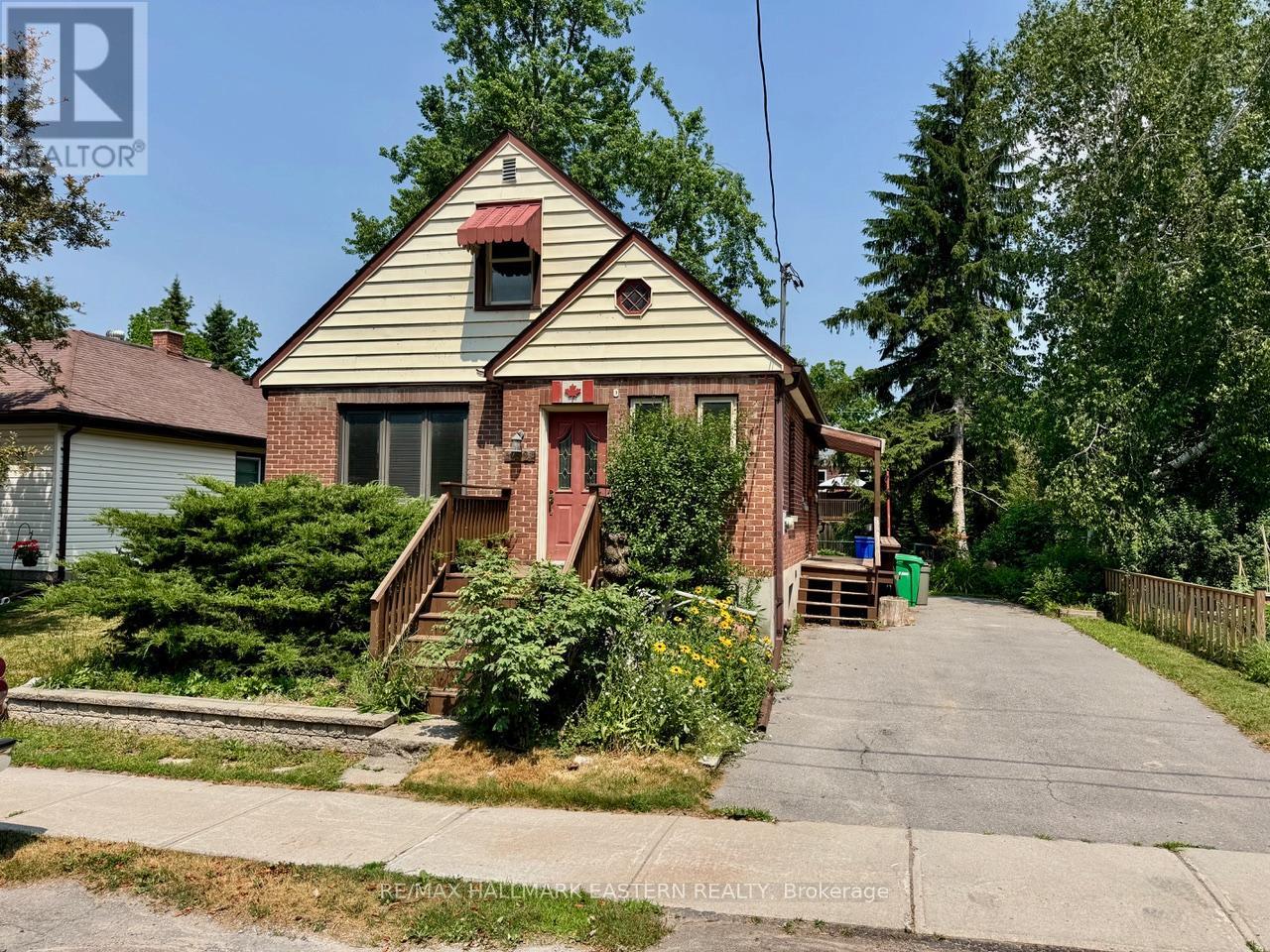 232 Munroe Avenue, Peterborough East (Central), Ontario  K9H 1H8 - Photo 1 - X12265019