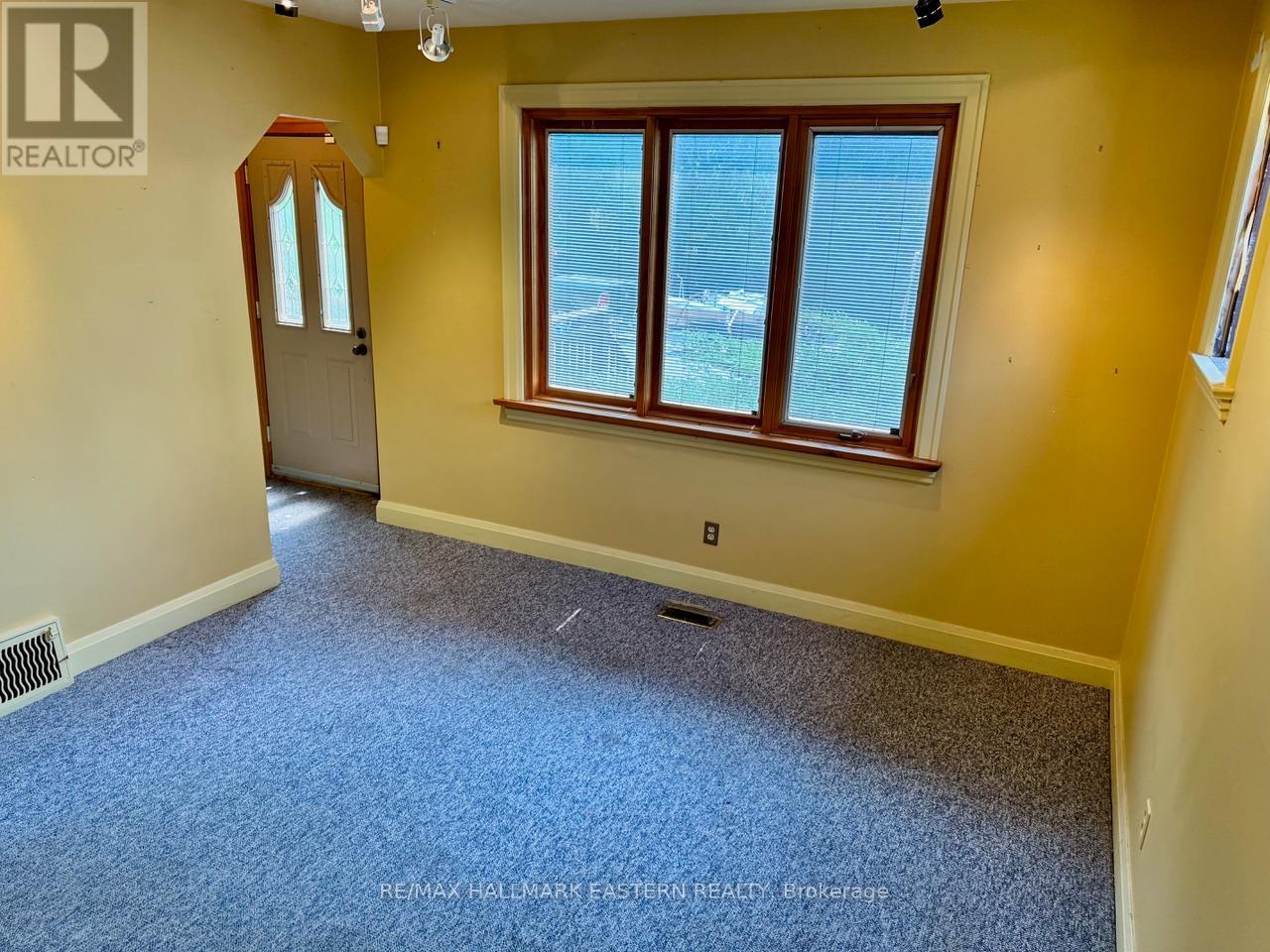 232 Munroe Avenue, Peterborough East (Central), Ontario  K9H 1H8 - Photo 10 - X12265019