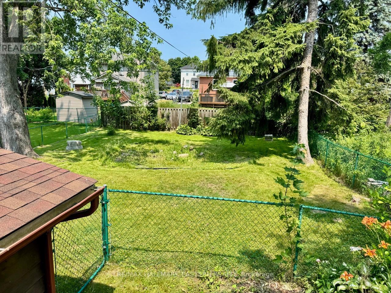 232 Munroe Avenue, Peterborough East (Central), Ontario  K9H 1H8 - Photo 3 - X12265019