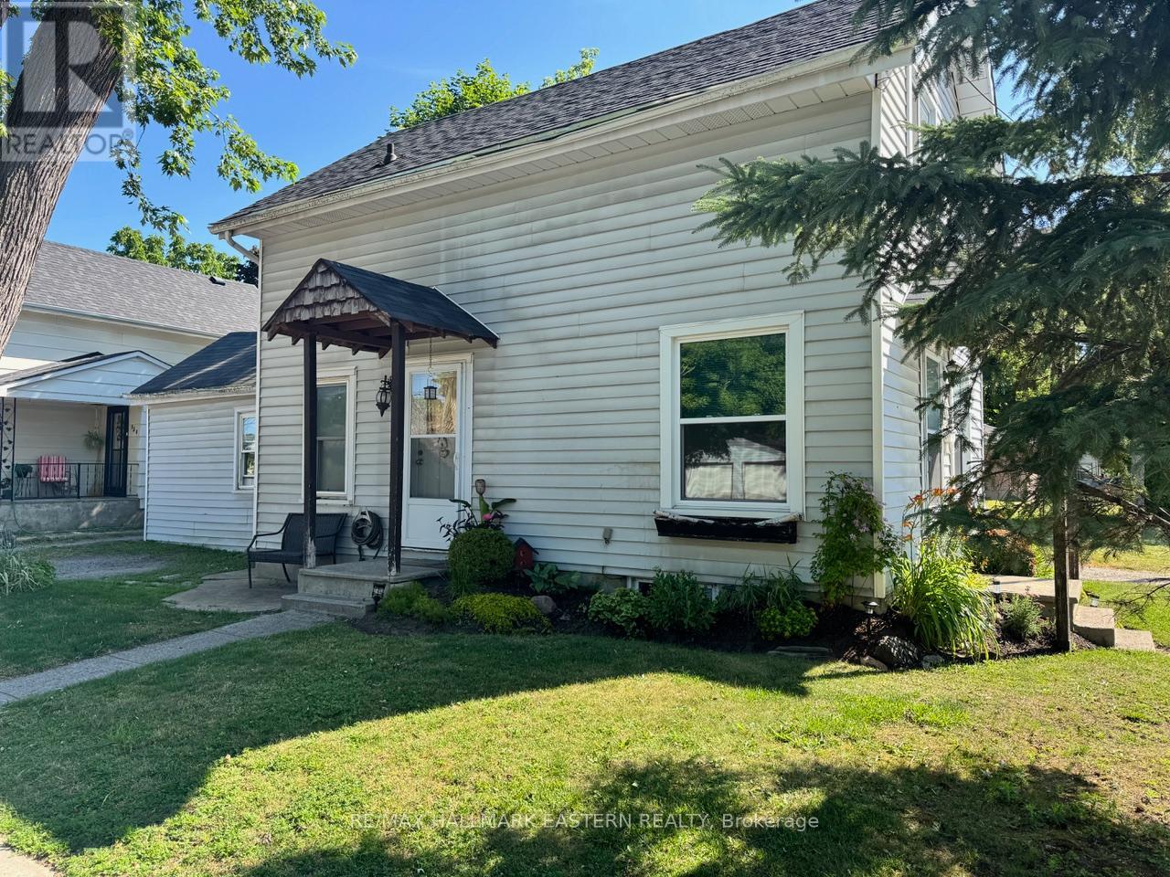 822 St. Mary's Street, Peterborough Central (South), Ontario  K9J 4H3 - Photo 2 - X12265198