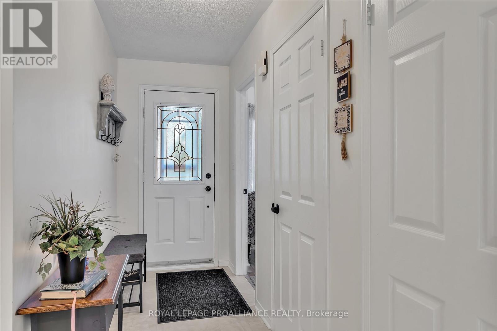1269 Eagle Crescent, Peterborough West (North), Ontario  K9K 2K6 - Photo 2 - X12265282