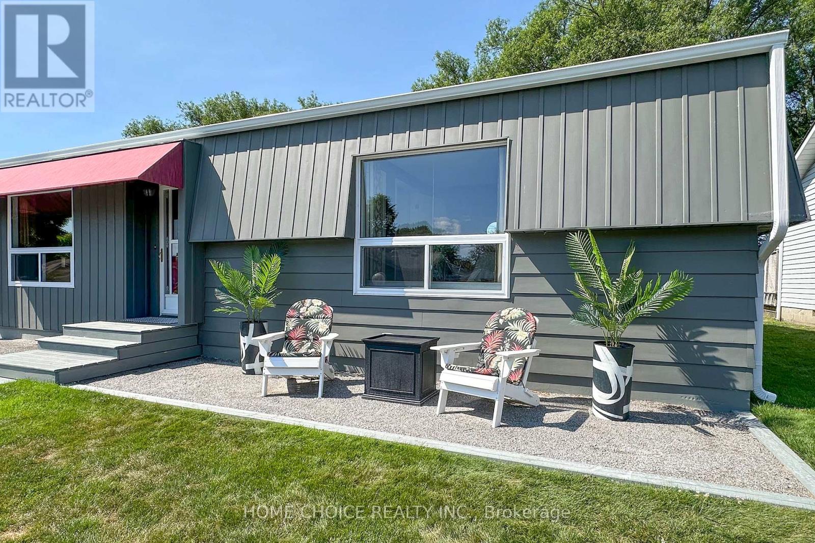 10 Eastbank Road, Clarington (Newcastle), Ontario  L1B 1A4 - Photo 3 - E12265210