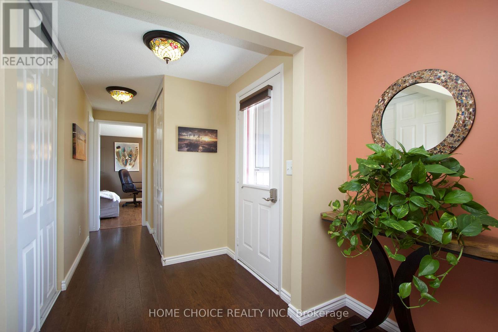 10 Eastbank Road, Clarington (Newcastle), Ontario  L1B 1A4 - Photo 4 - E12265210