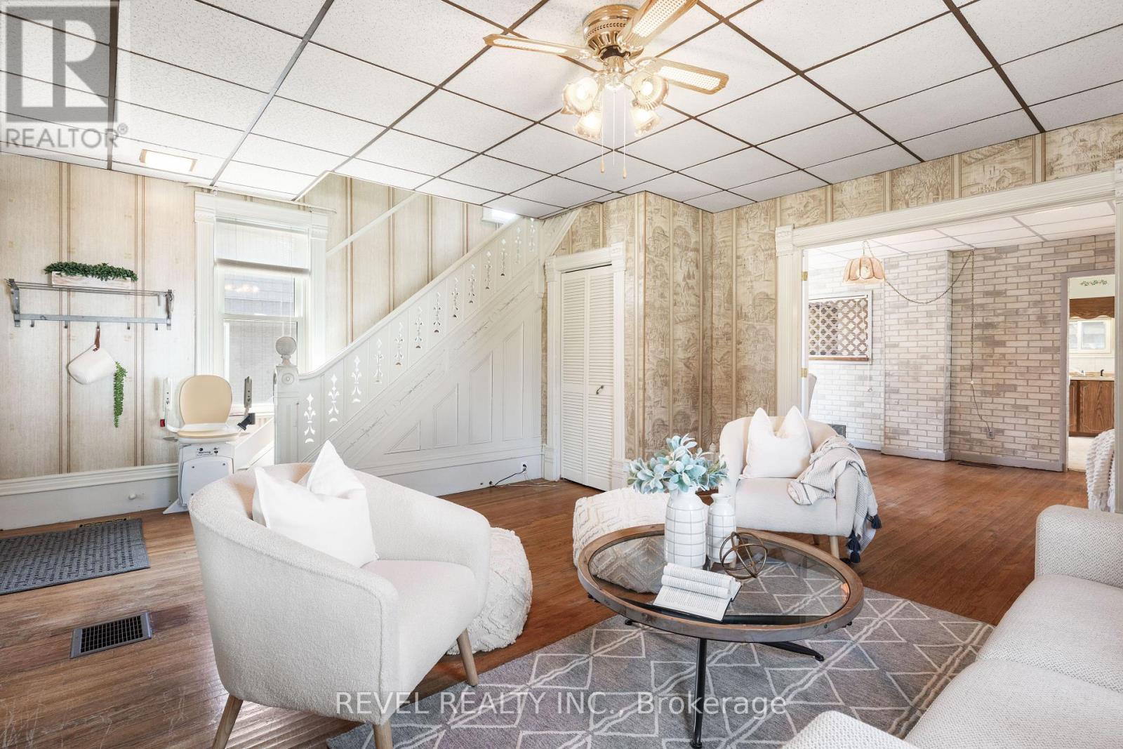 60 Elgin Street, Kawartha Lakes (Lindsay), Ontario  K9V 3W5 - Photo 9 - X12266558