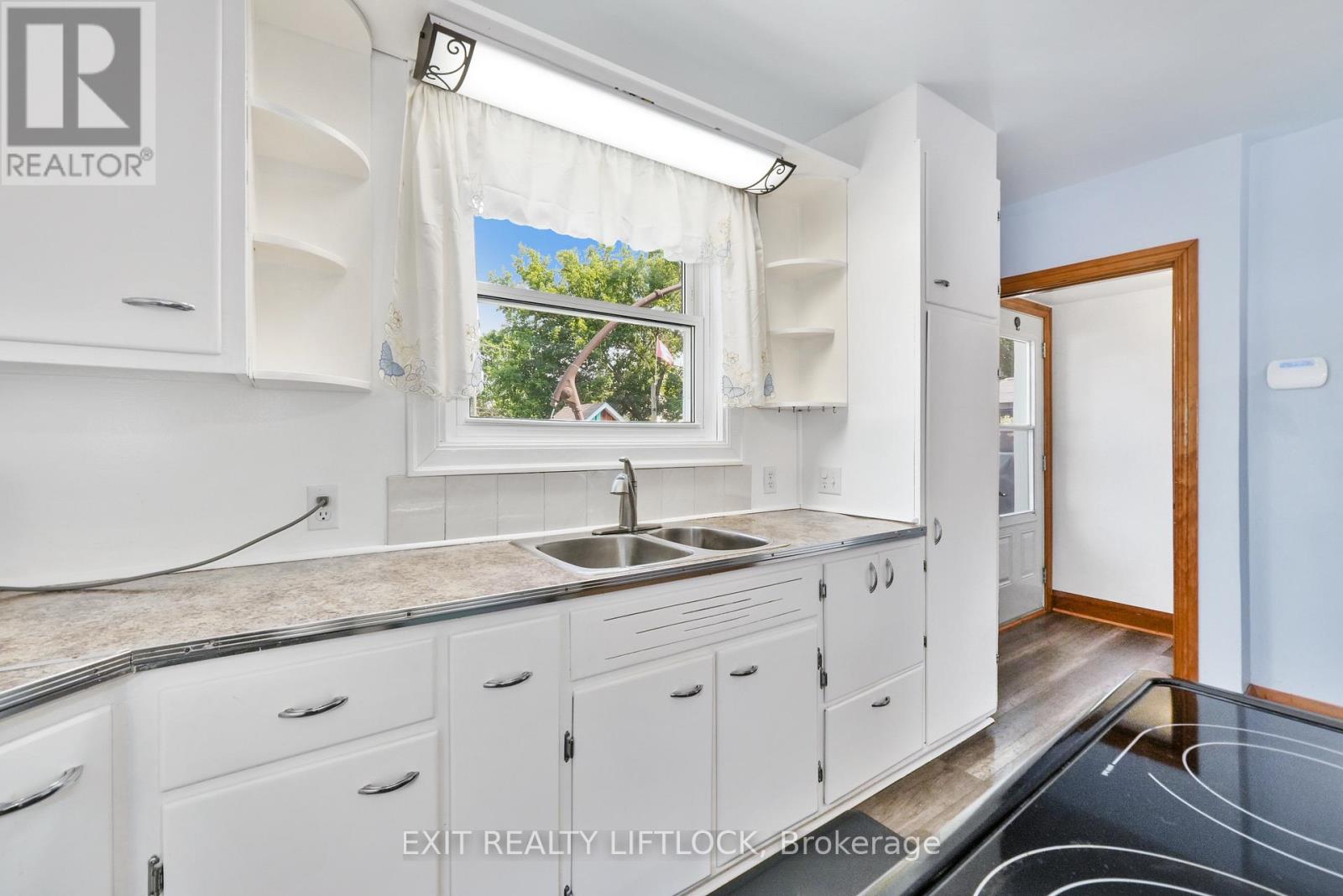 548 King George Street, Peterborough South (West), Ontario  K9J 1S4 - Photo 13 - X12266628