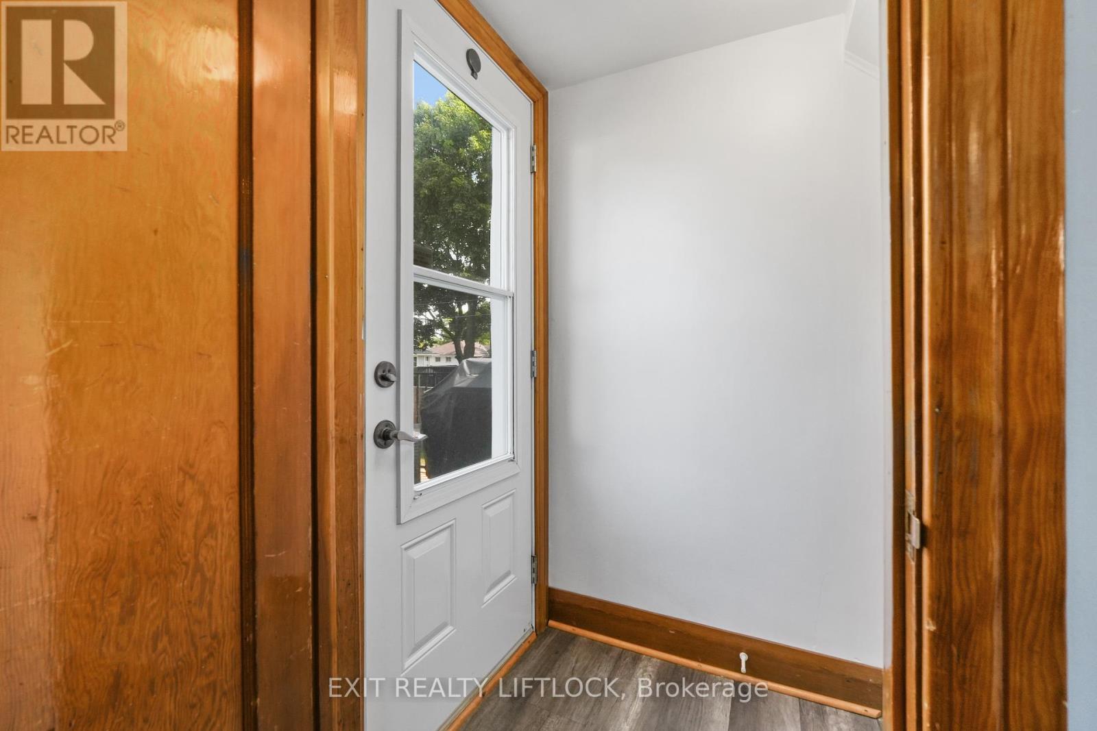 548 King George Street, Peterborough South (West), Ontario  K9J 1S4 - Photo 14 - X12266628
