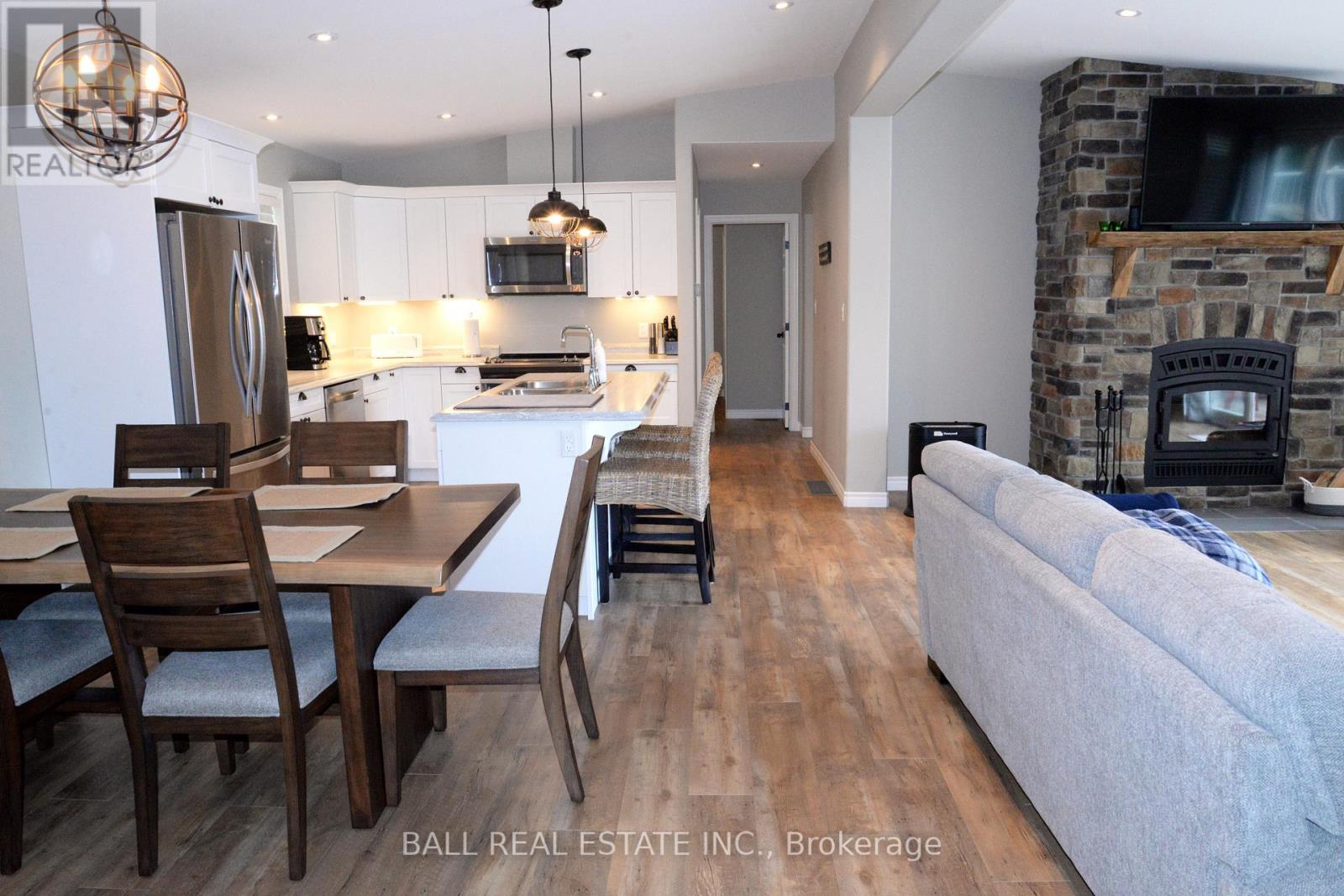 405 Philrick Drive, Trent Lakes, Ontario  K0L 1J0 - Photo 5 - X12266733