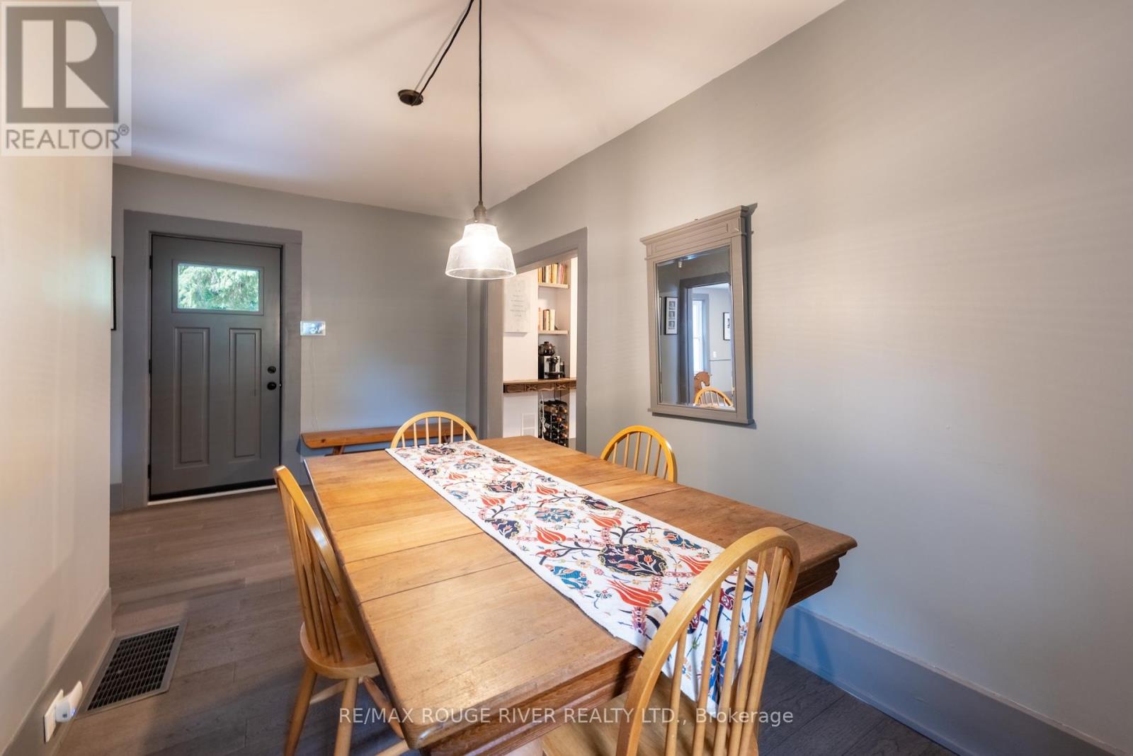 469 Hopkins Avenue, Peterborough Central (Old West End), Ontario  K9H 2R9 - Photo 10 - X12266950