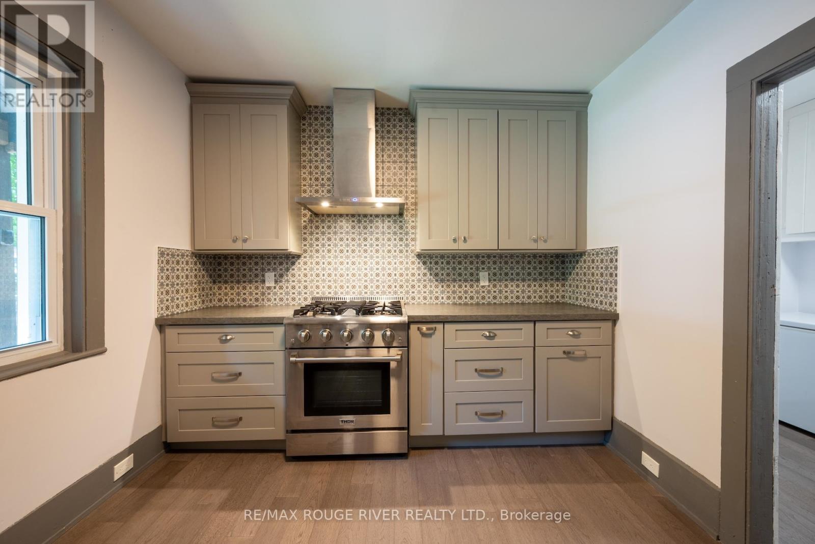 469 Hopkins Avenue, Peterborough Central (Old West End), Ontario  K9H 2R9 - Photo 14 - X12266950
